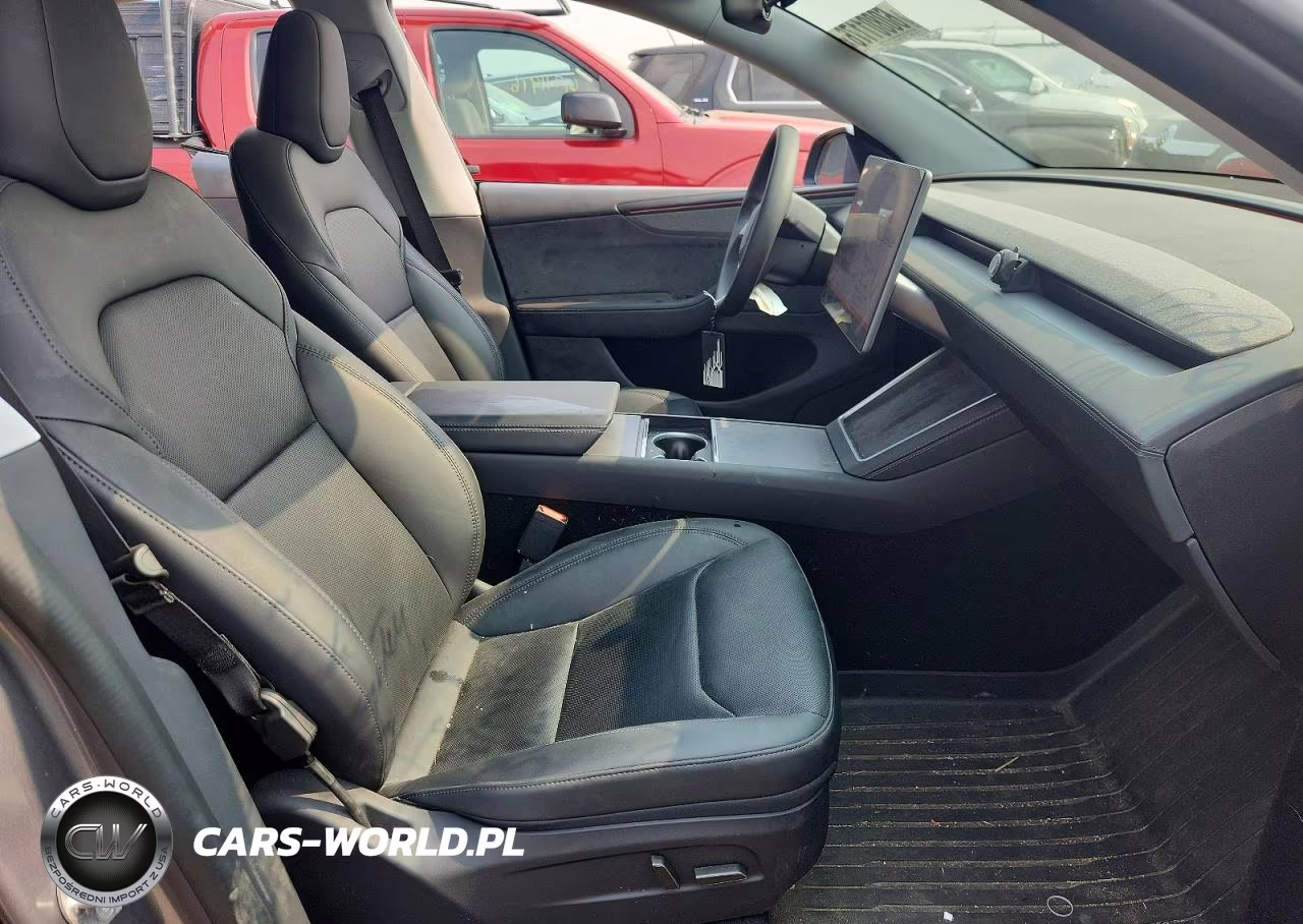 2026 Tesla Model Y VIN:7SAYGDEEXTF540846 - 7