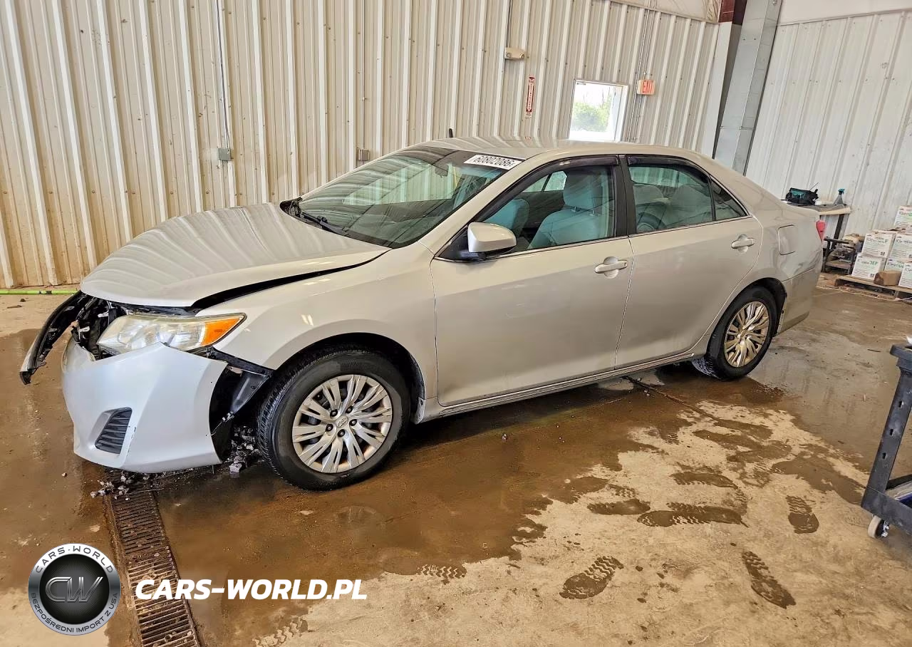 2012 Toyota Camry Le – zdjęcie 1 z 12