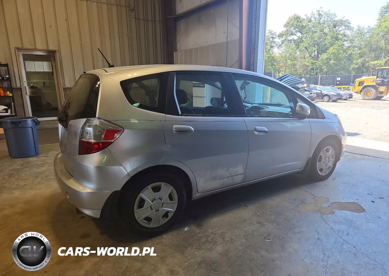 2013 Honda Fit VIN:JHMGE8H30DC049019 - 3