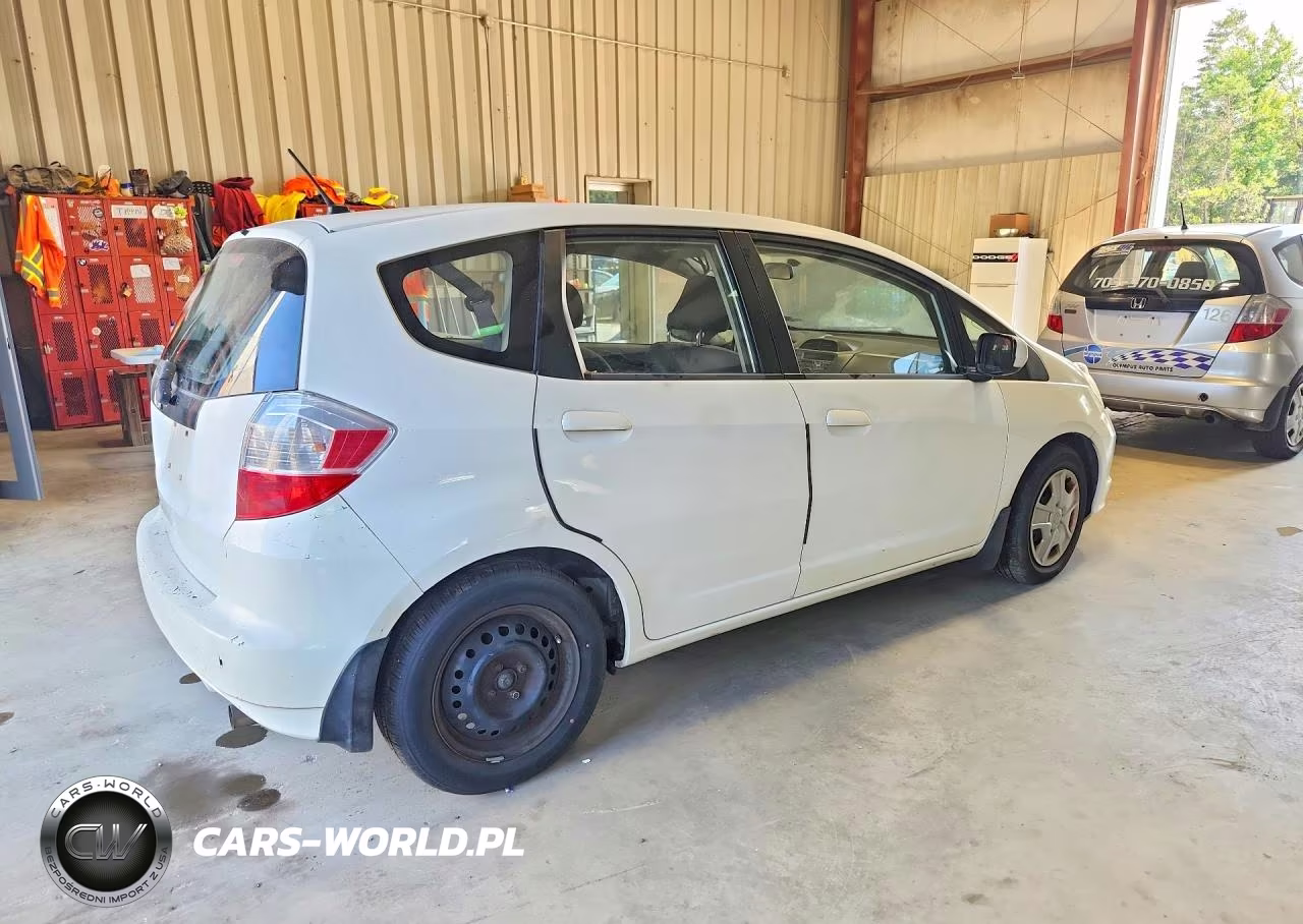 2013 Honda Fit VIN:JHMGE8H39DC037029 - 3