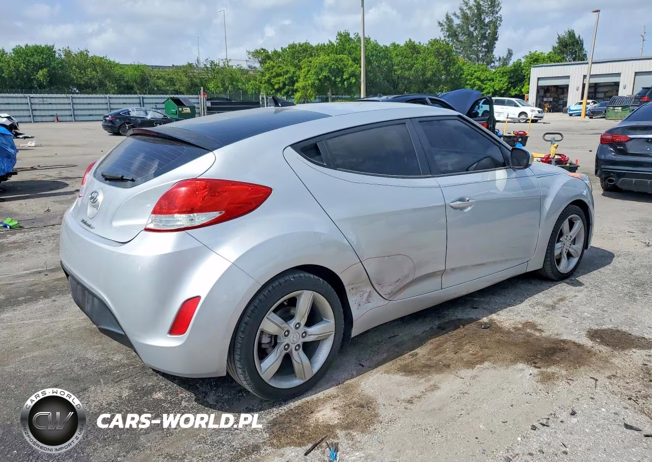 2015 Hyundai Veloster Base VIN:KMHTC6AD1FU228546 - 3