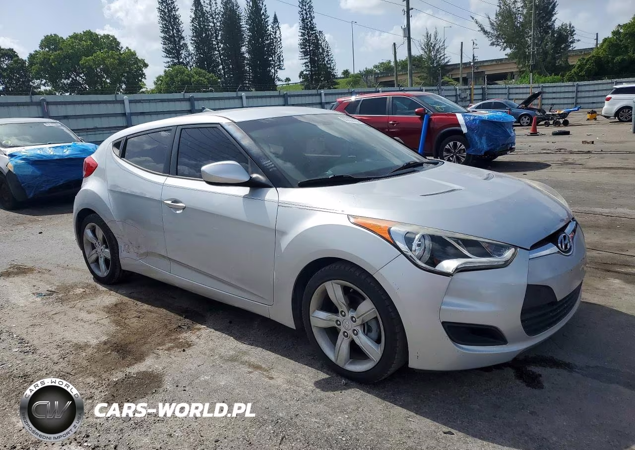 2015 Hyundai Veloster Base VIN:KMHTC6AD1FU228546 - 4