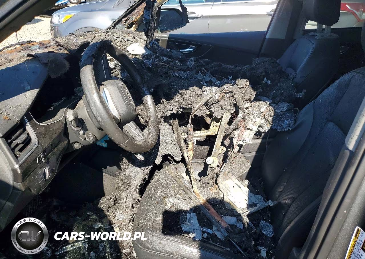 2017 Audi Q7 Premium Plus VIN:WA1LAAF75HD003057 - 7