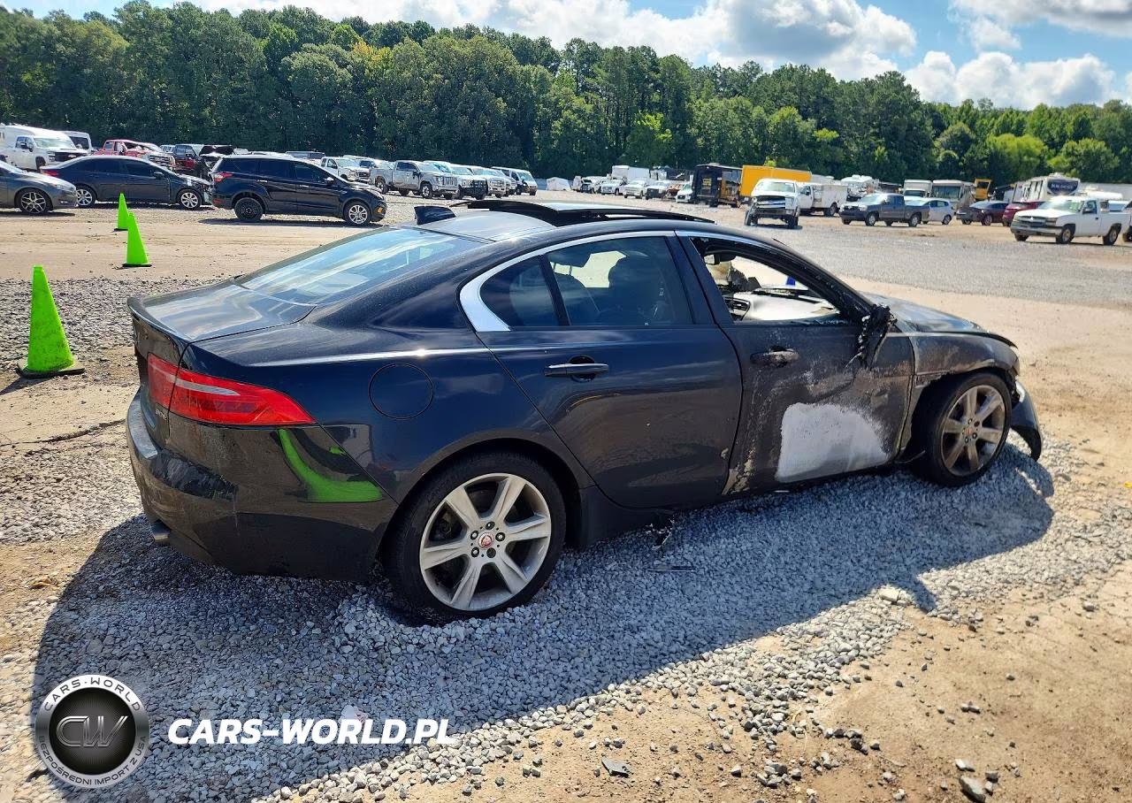 2018 Jaguar Xe Premium VIN:SAJAD4GX7JCP38429 - 3