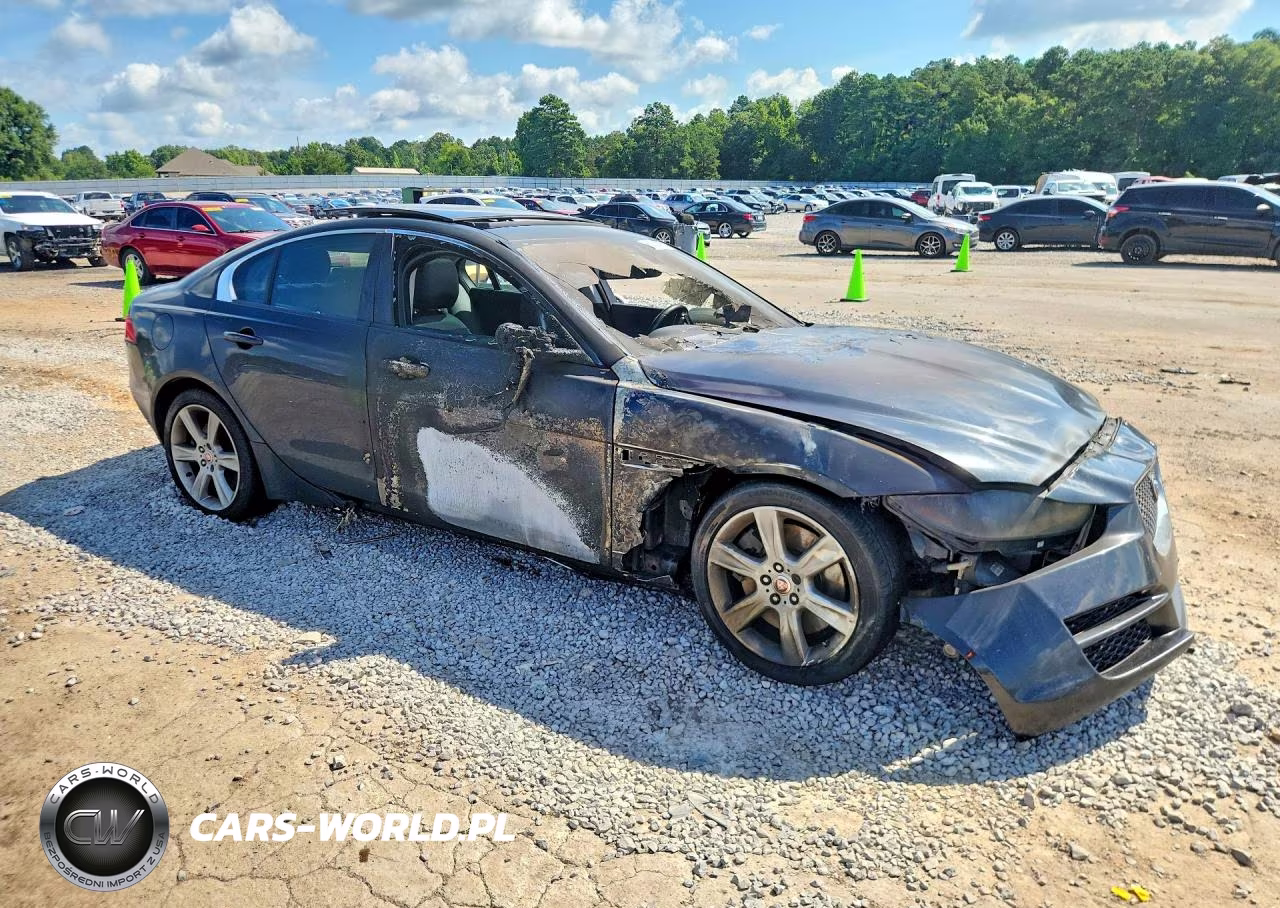 2018 Jaguar Xe Premium VIN:SAJAD4GX7JCP38429 - 4