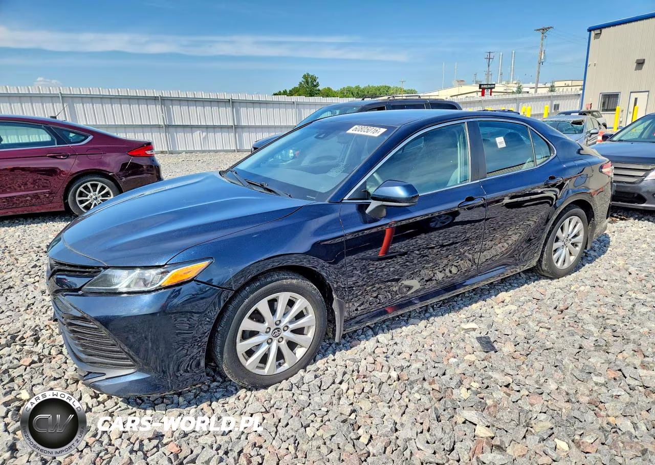 2020 Toyota Camry Le – zdjęcie 1 z 12