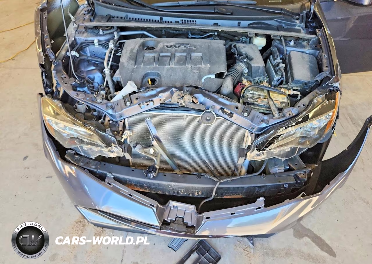 2018 Toyota Corolla Le VIN:5YFBURHE7JP831052 - 11