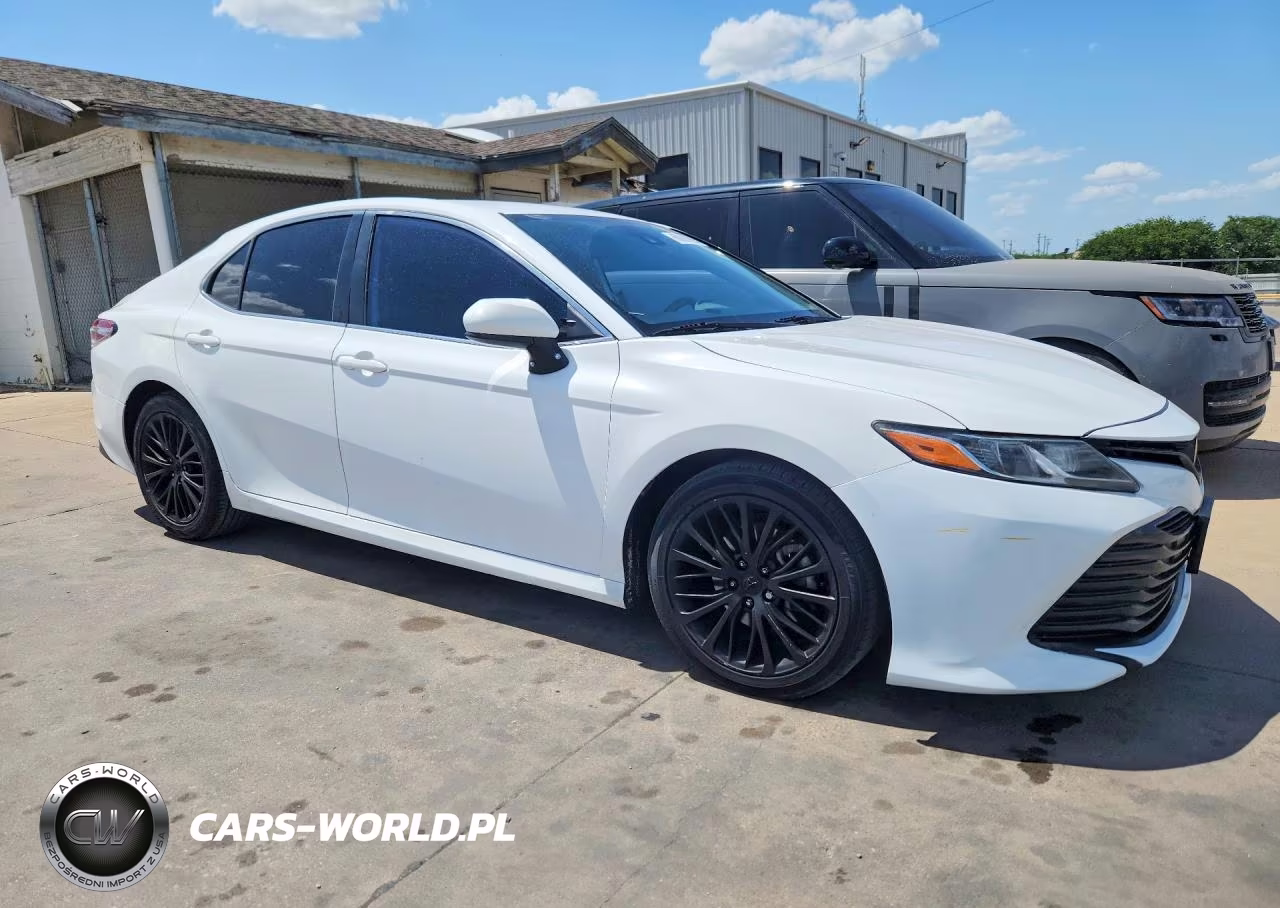 2019 Toyota Camry Le VIN:4T1B11HK4KU804410 - 4