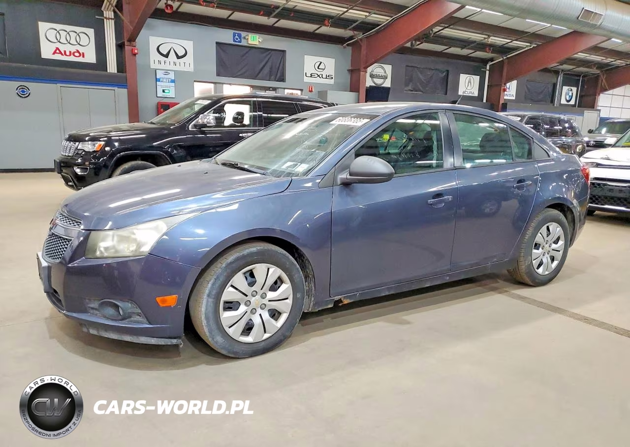 2013 Chevrolet Cruze Ls Auto – zdjęcie 1 z 12