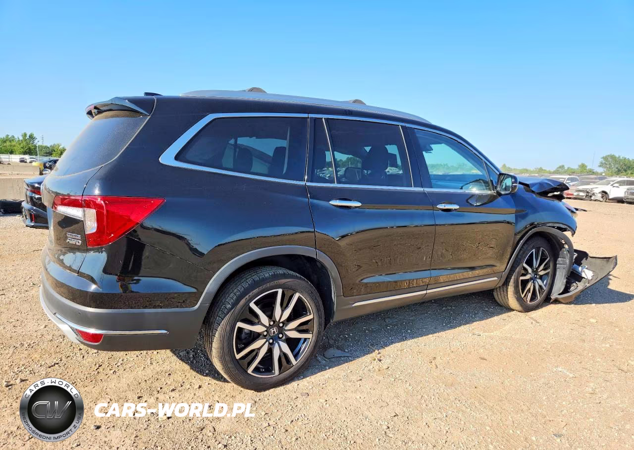 2019 Honda Pilot Touring VIN:5FNYF6H6XKB049207 - 3