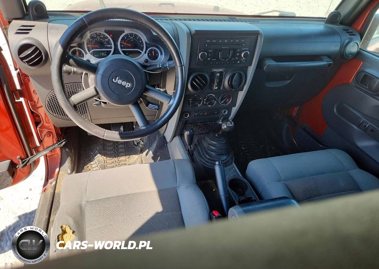 2009 Jeep Wrangler Unlimited Rubicon VIN:1J4GA691X9L749677 - 8