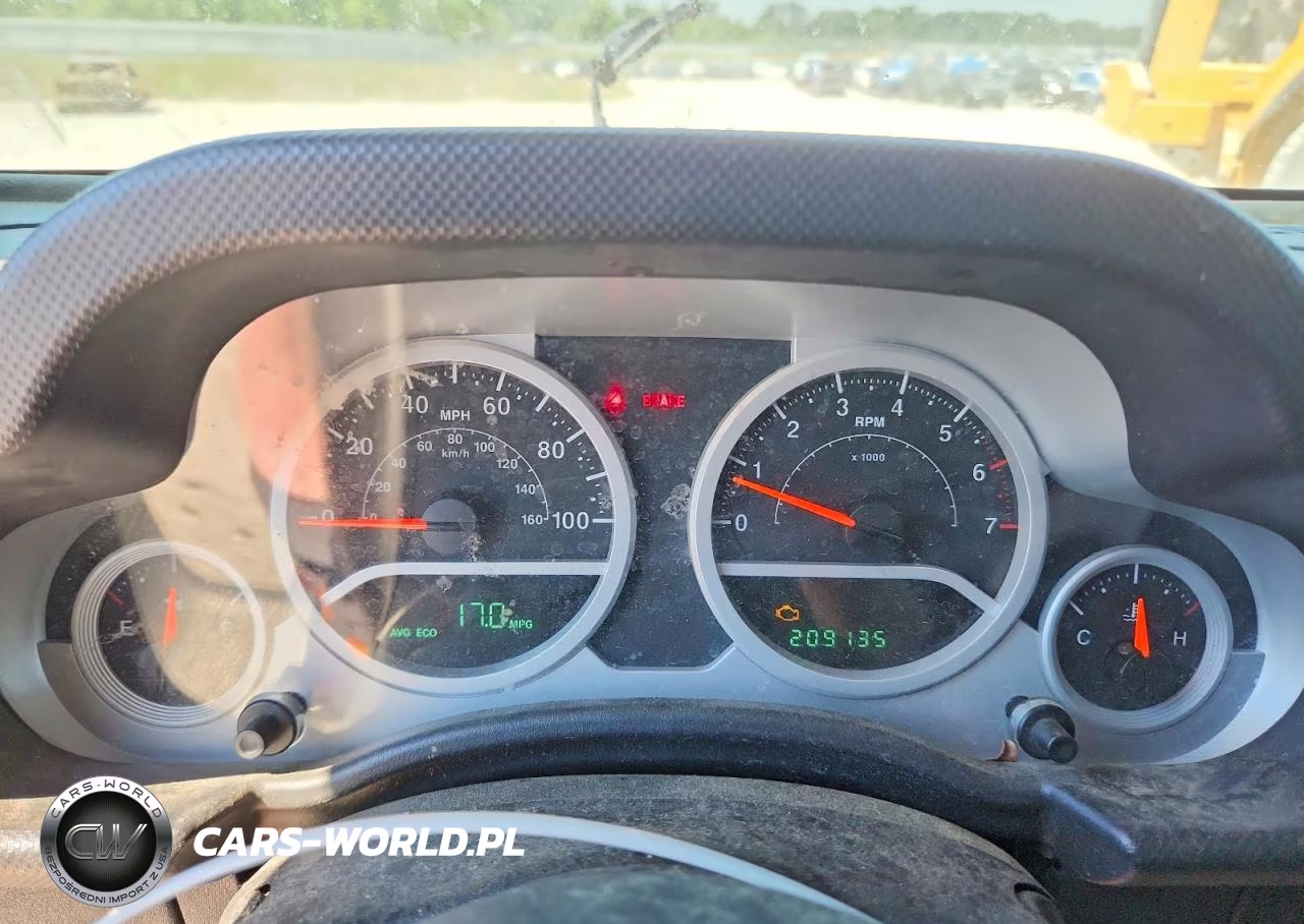 2009 Jeep Wrangler Unlimited Rubicon VIN:1J4GA691X9L749677 - 9