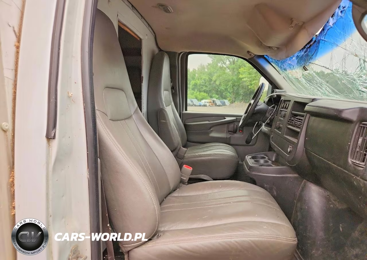 2008 GMC Savana Cutaway G3500 VIN:1GDGG31C381914071 - 11