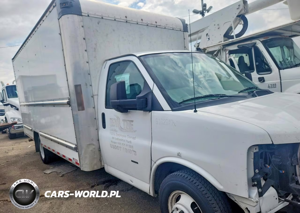 2023 GMC Savana Cutaway G3500 VIN:7GZ37TC73PN004451 - 4
