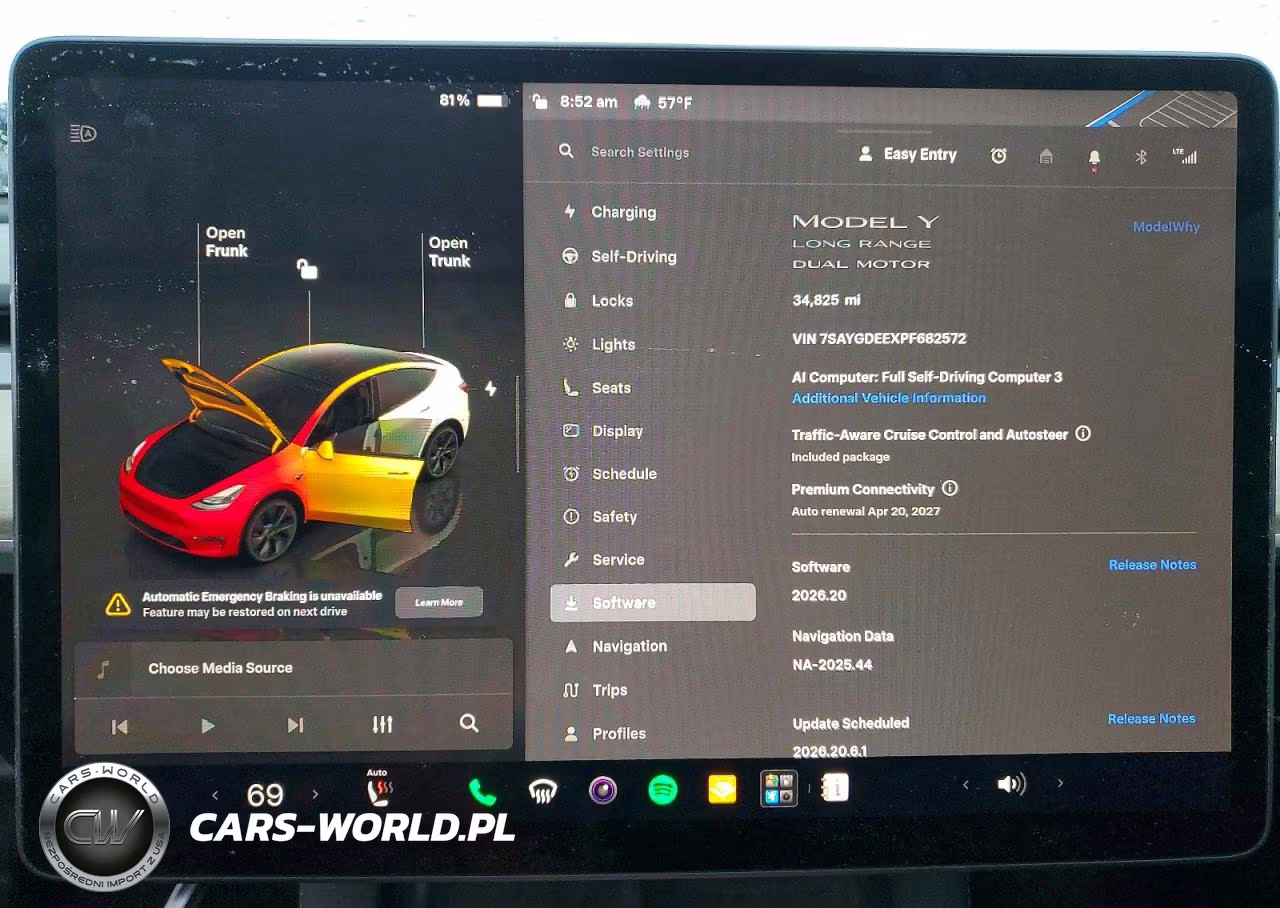 2023 Tesla Model Y VIN:7SAYGDEEXPF682572 - 9