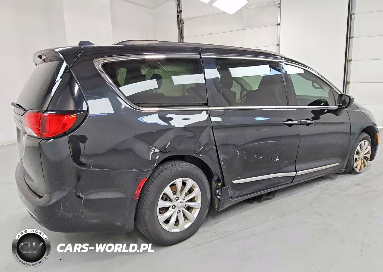 2017 Chrysler Pacifica Touring L VIN:2C4RC1BG5HR535325 - 3