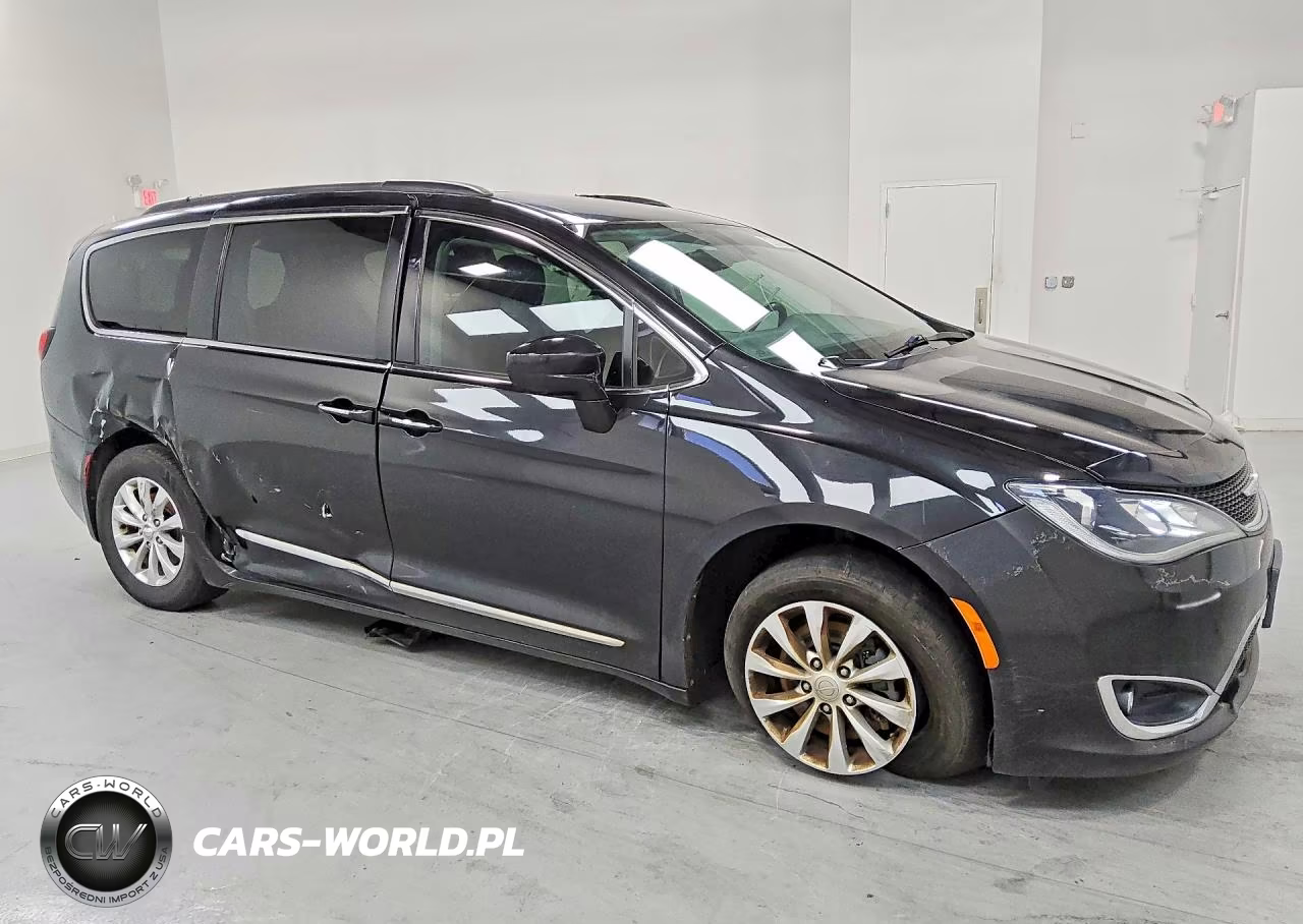 2017 Chrysler Pacifica Touring L VIN:2C4RC1BG5HR535325 - 4