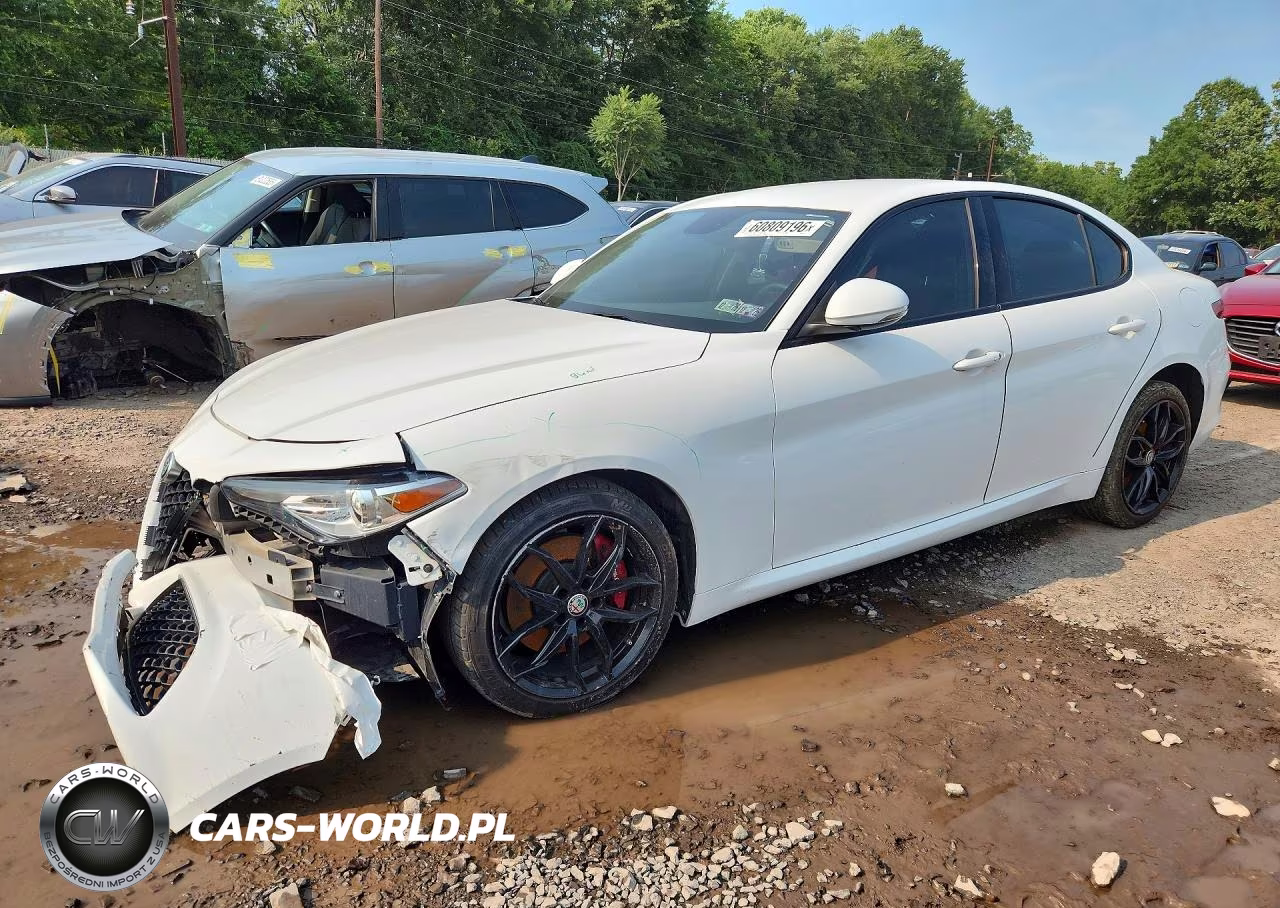 2019 Alfa Romeo Giulia – zdjęcie 1 z 12