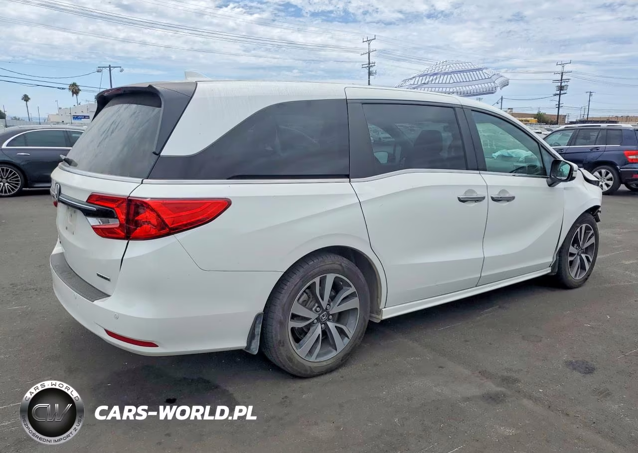 2021 Honda Odyssey Touring VIN:5FNRL6H85MB037810 - 3