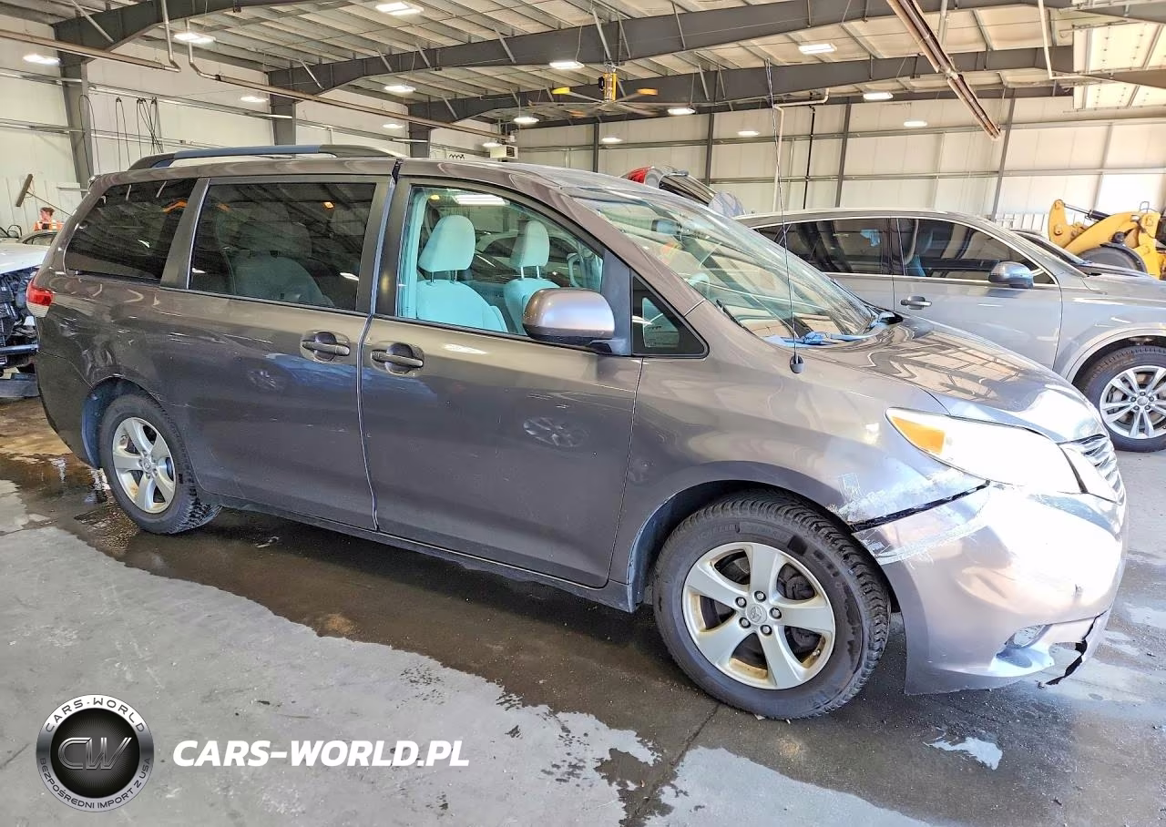2014 Toyota Sienna Le VIN:5TDKK3DC8ES485579 - 4