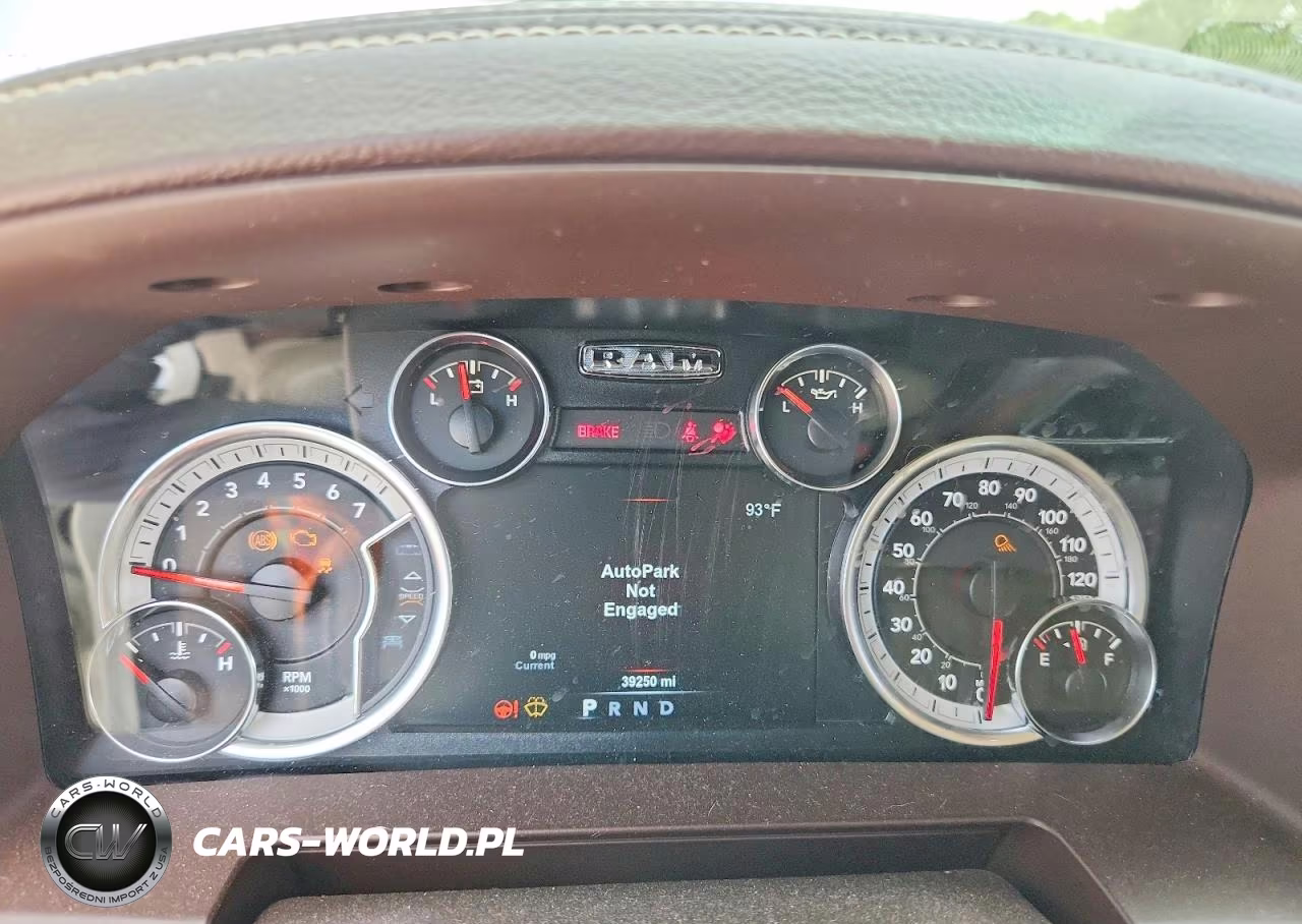2018 Ram 1500 Laramie VIN:1C6RR6NTXJS100509 - 9