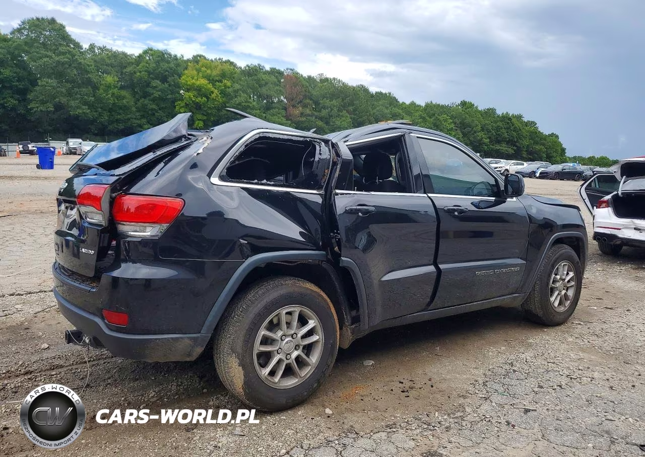 2018 Jeep Grand Cherokee Laredo VIN:1C4RJEAG3JC447127 - 3