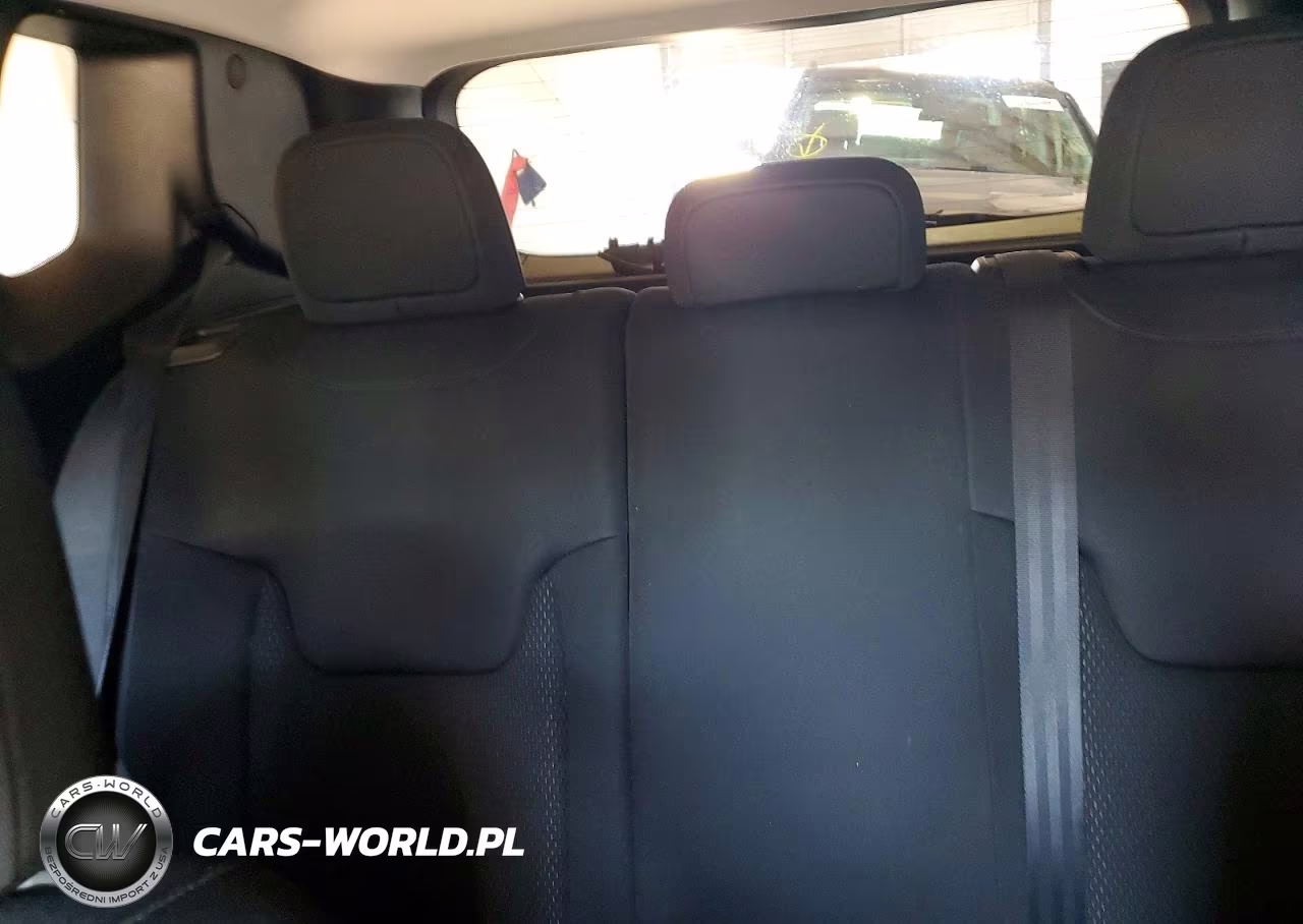 2018 Jeep Renegade Latitude VIN:ZACCJABB8JPG74763 - 10