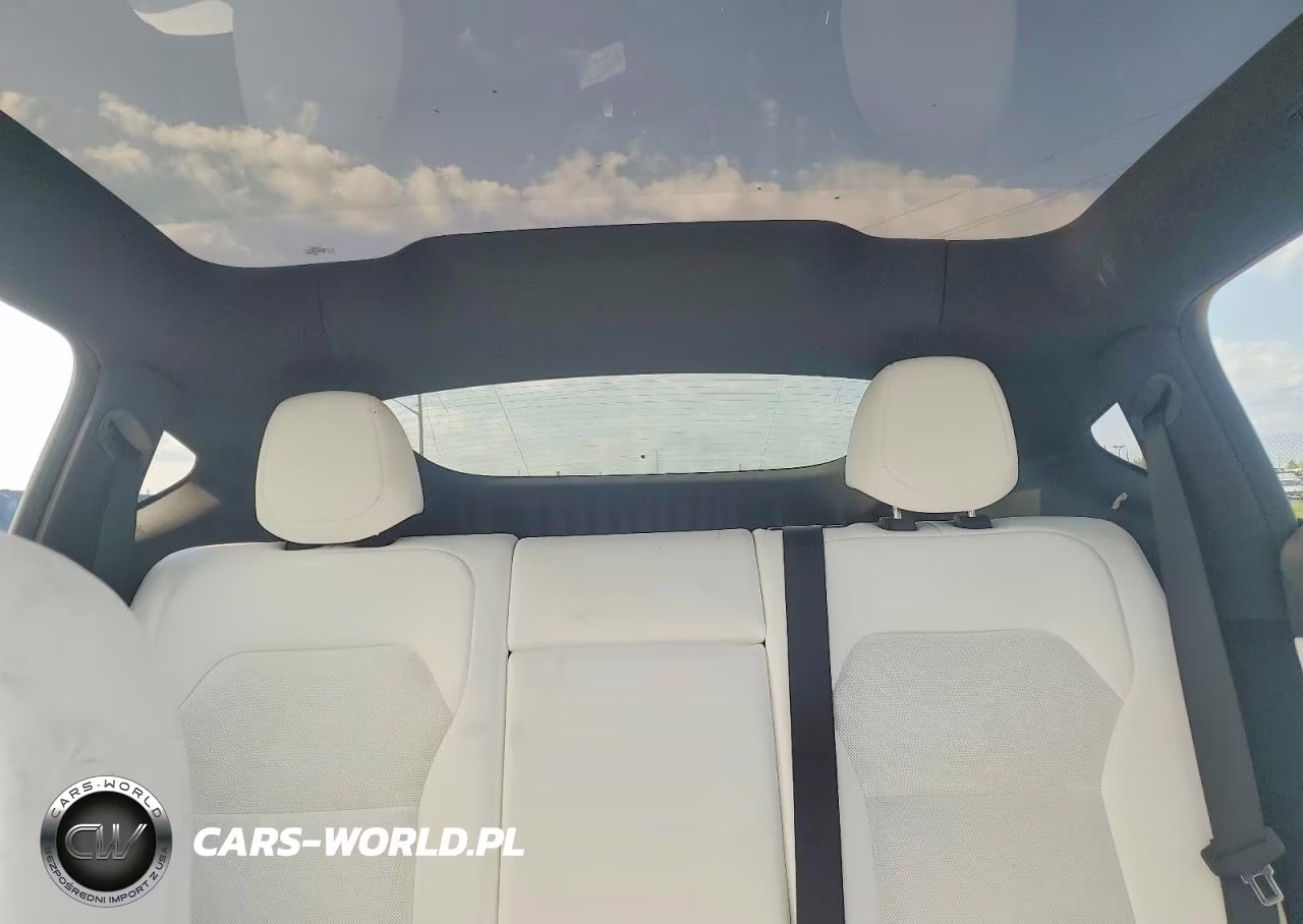 2026 Tesla Model Y VIN:7SAYGDEE4TF574586 - 10