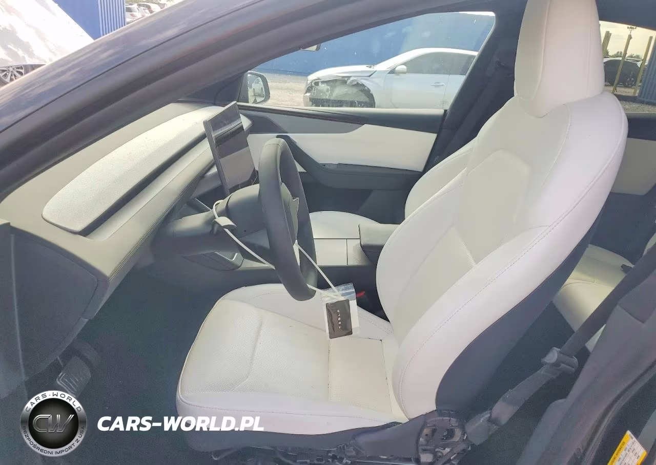 2026 Tesla Model Y VIN:7SAYGDEE4TF574586 - 7