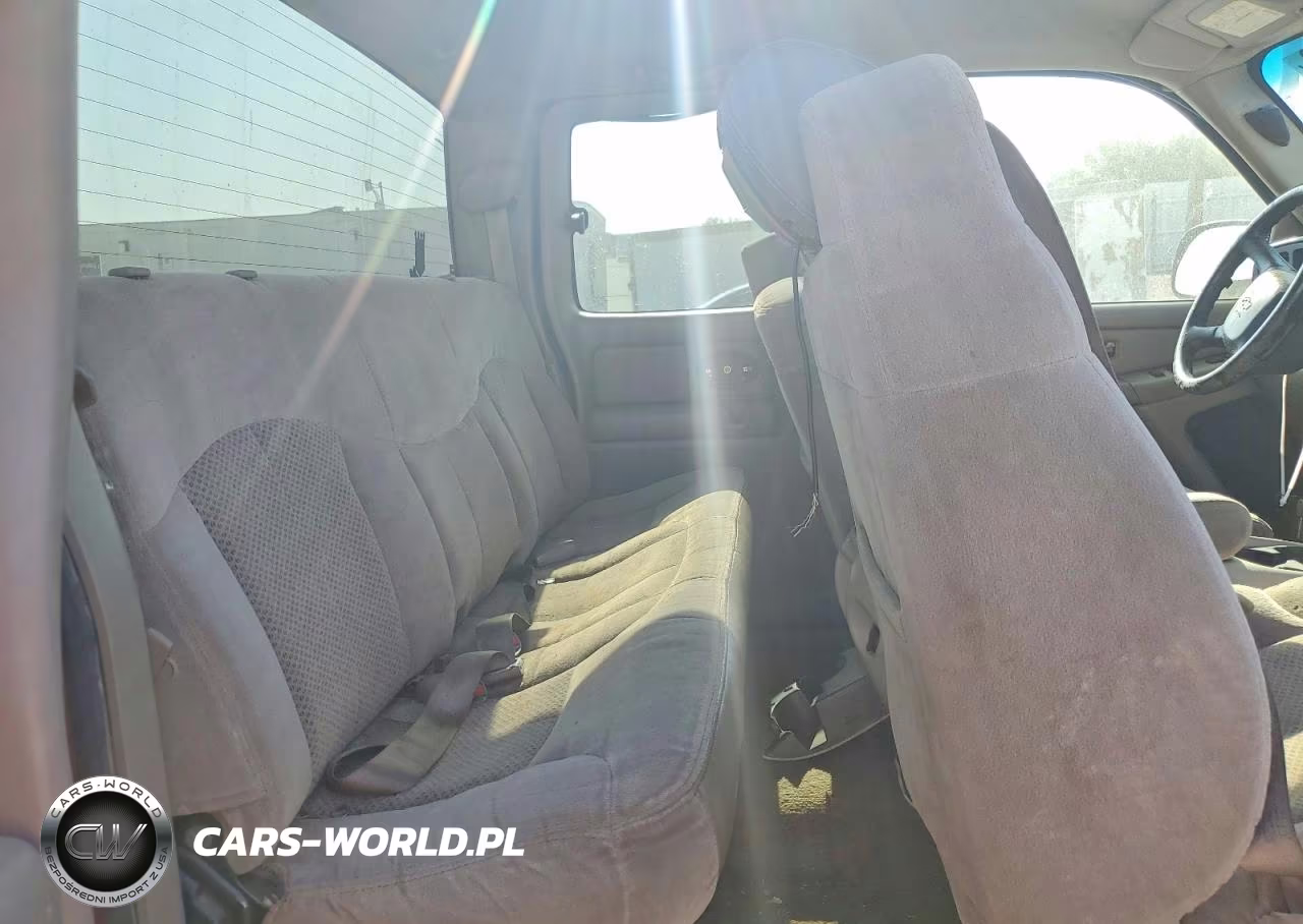 2001 Chevrolet Silverado C1500 VIN:2GCEC19T411180136 - 10