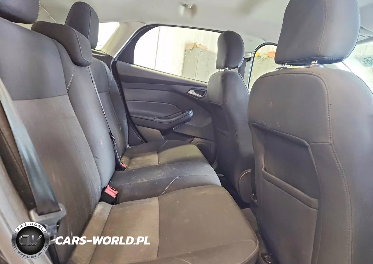 2016 Ford Focus Se VIN:1FADP3K28GL285753 - 10