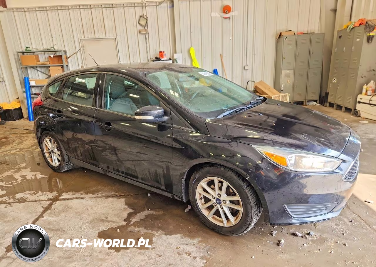 2016 Ford Focus Se VIN:1FADP3K28GL285753 - 4