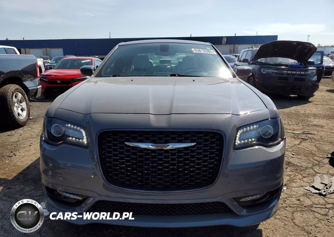 2018 Chrysler 300 S VIN:2C3CCAGG1JH141643 - 5