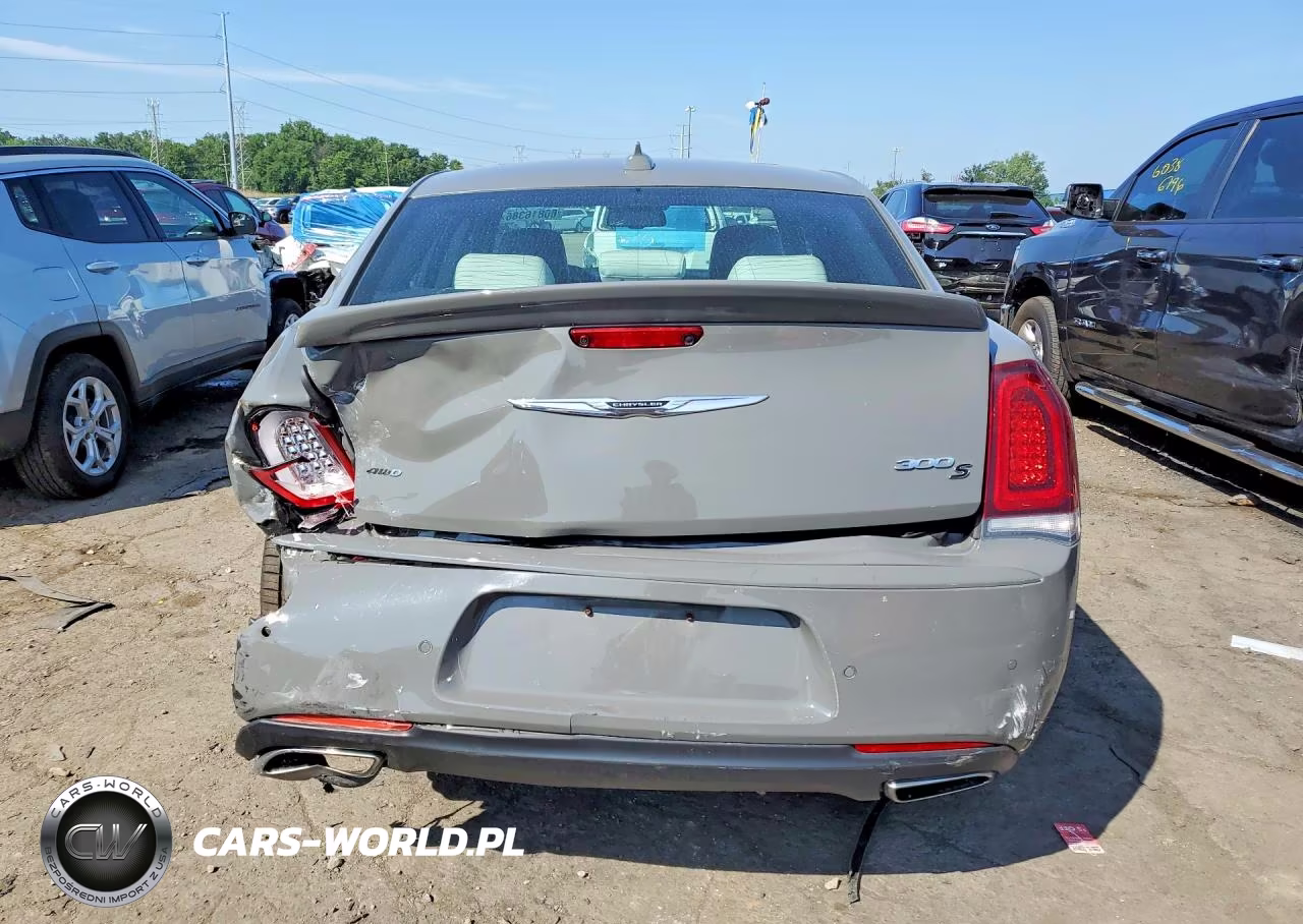 2018 Chrysler 300 S VIN:2C3CCAGG1JH141643 - 6