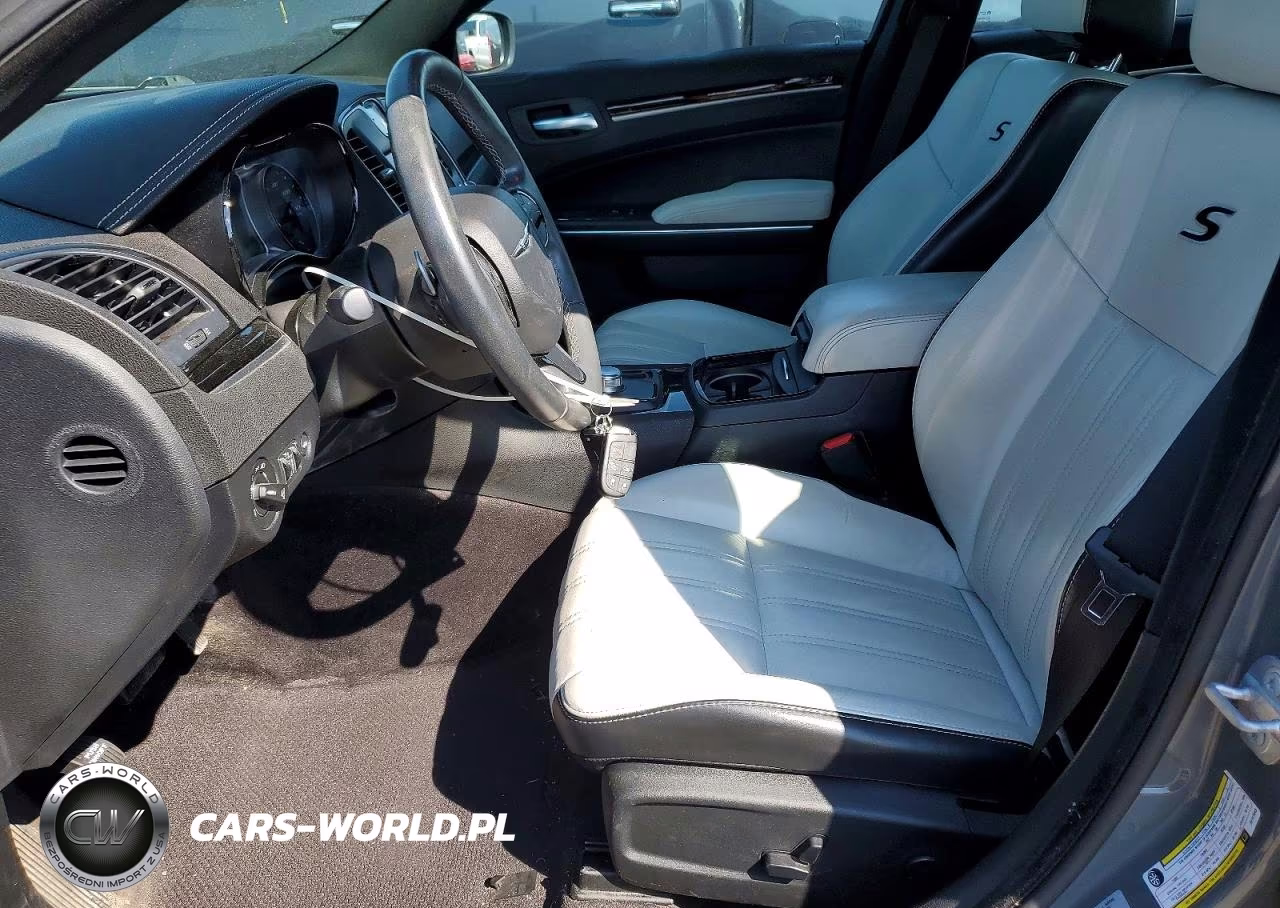 2018 Chrysler 300 S VIN:2C3CCAGG1JH141643 - 7