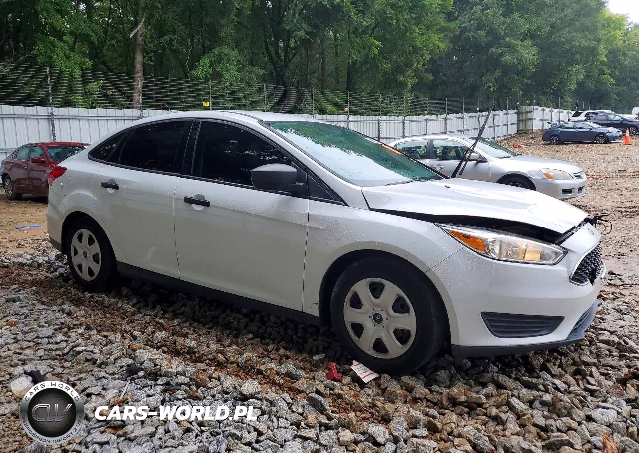 2017 Ford Focus S VIN:1FADP3E20HL239492 - 4