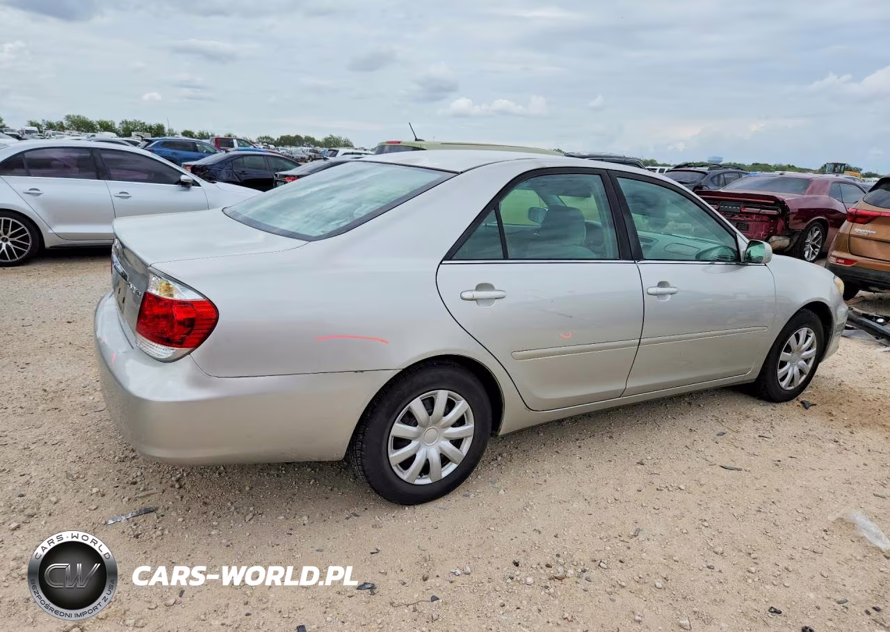 2005 Toyota Camry Le VIN:4T1BE32K85U598876 - 3