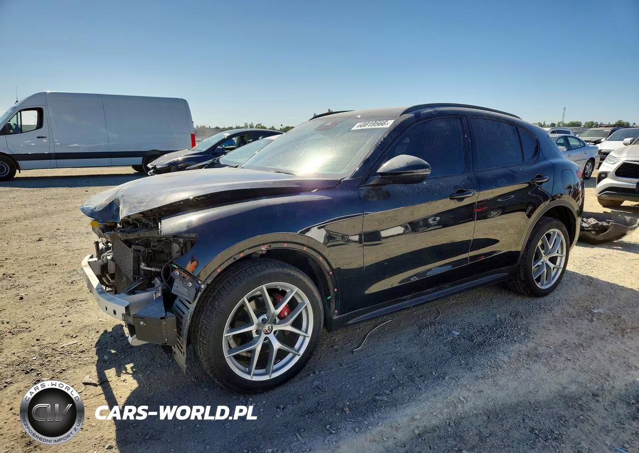 2018 Alfa Romeo Stelvio Ti Sport VIN:ZASFAKNN0J7B76201 - 1