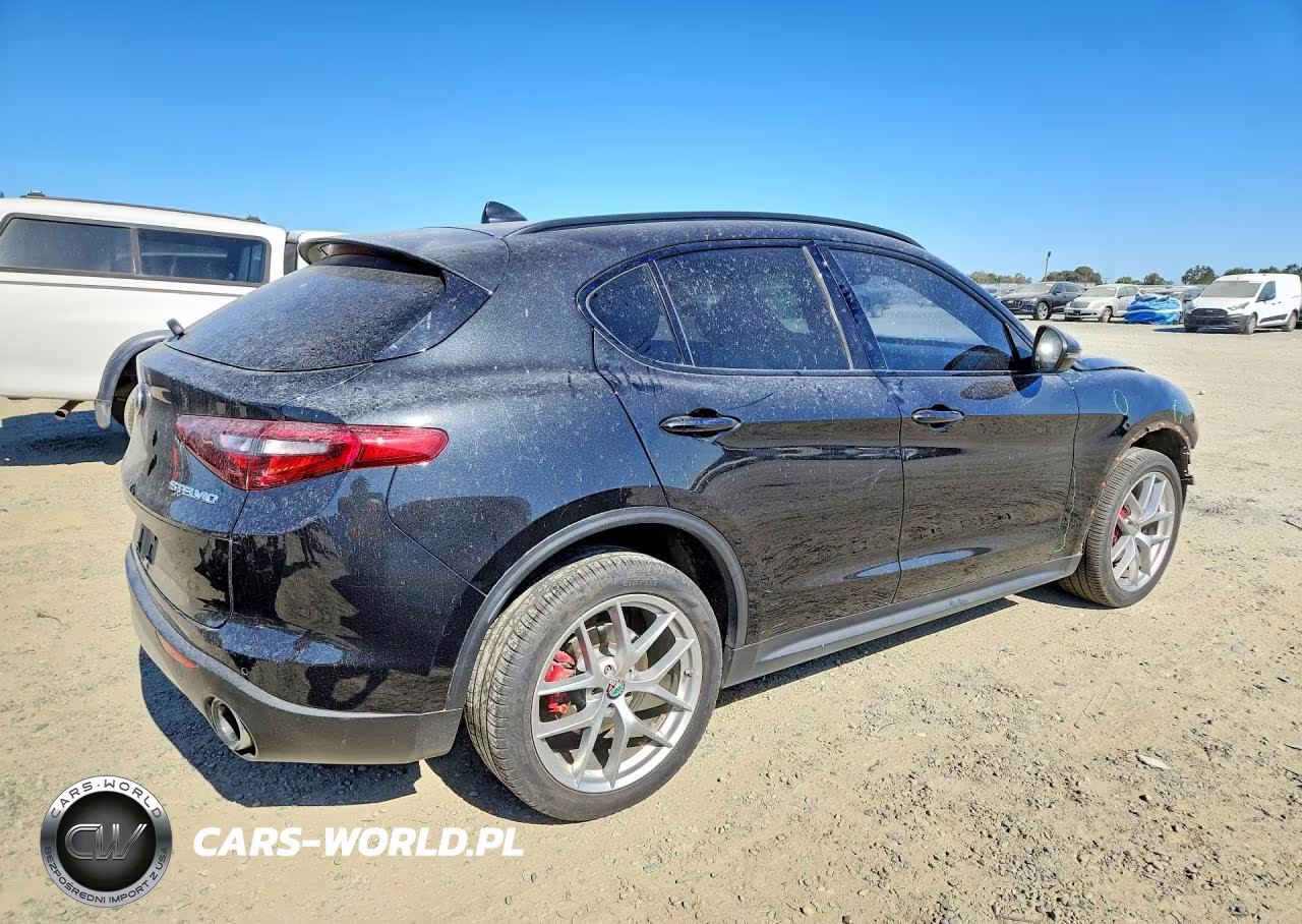 2018 Alfa Romeo Stelvio Ti Sport VIN:ZASFAKNN0J7B76201 - 3