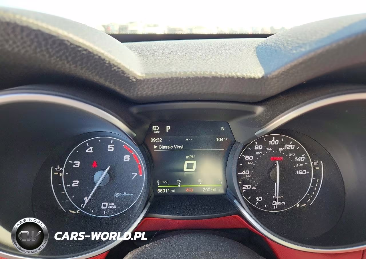 2018 Alfa Romeo Stelvio Ti Sport VIN:ZASFAKNN0J7B76201 - 9