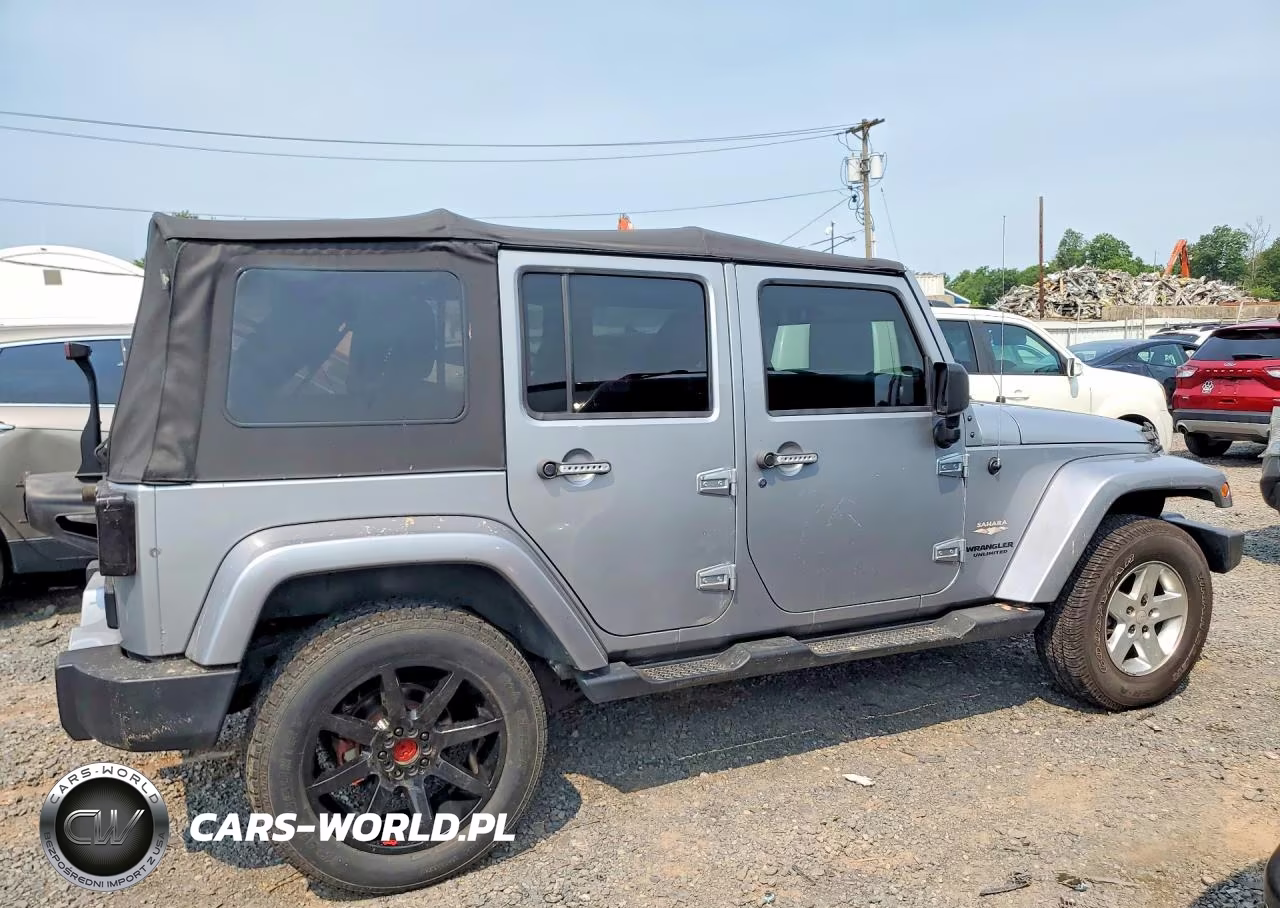 2013 Jeep Wrangler Unlimited Sahara VIN:1C4HJWEGXDL600196 - 3