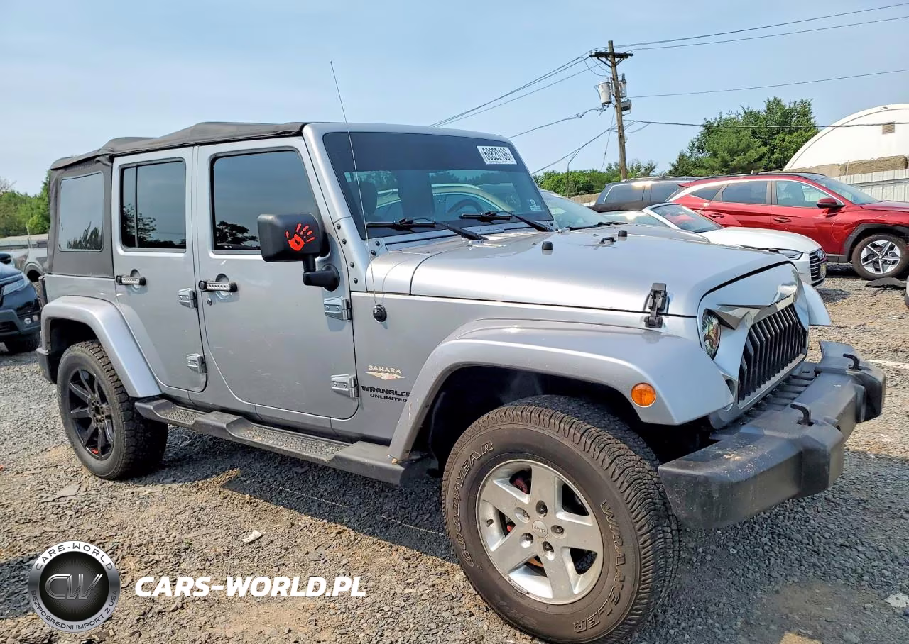 2013 Jeep Wrangler Unlimited Sahara VIN:1C4HJWEGXDL600196 - 4