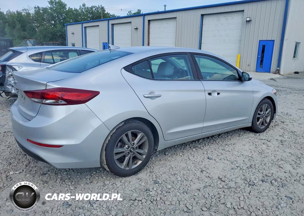 2018 Hyundai Elantra Sel VIN:5NPD84LF0JH320988 - 3