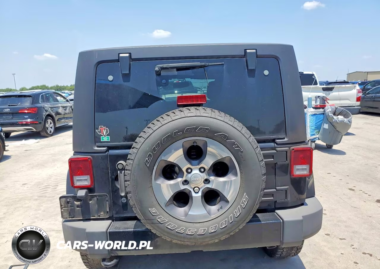 2017 Jeep Wrangler Unlimited Sahara VIN:1C4BJWEG9HL552816 - 6
