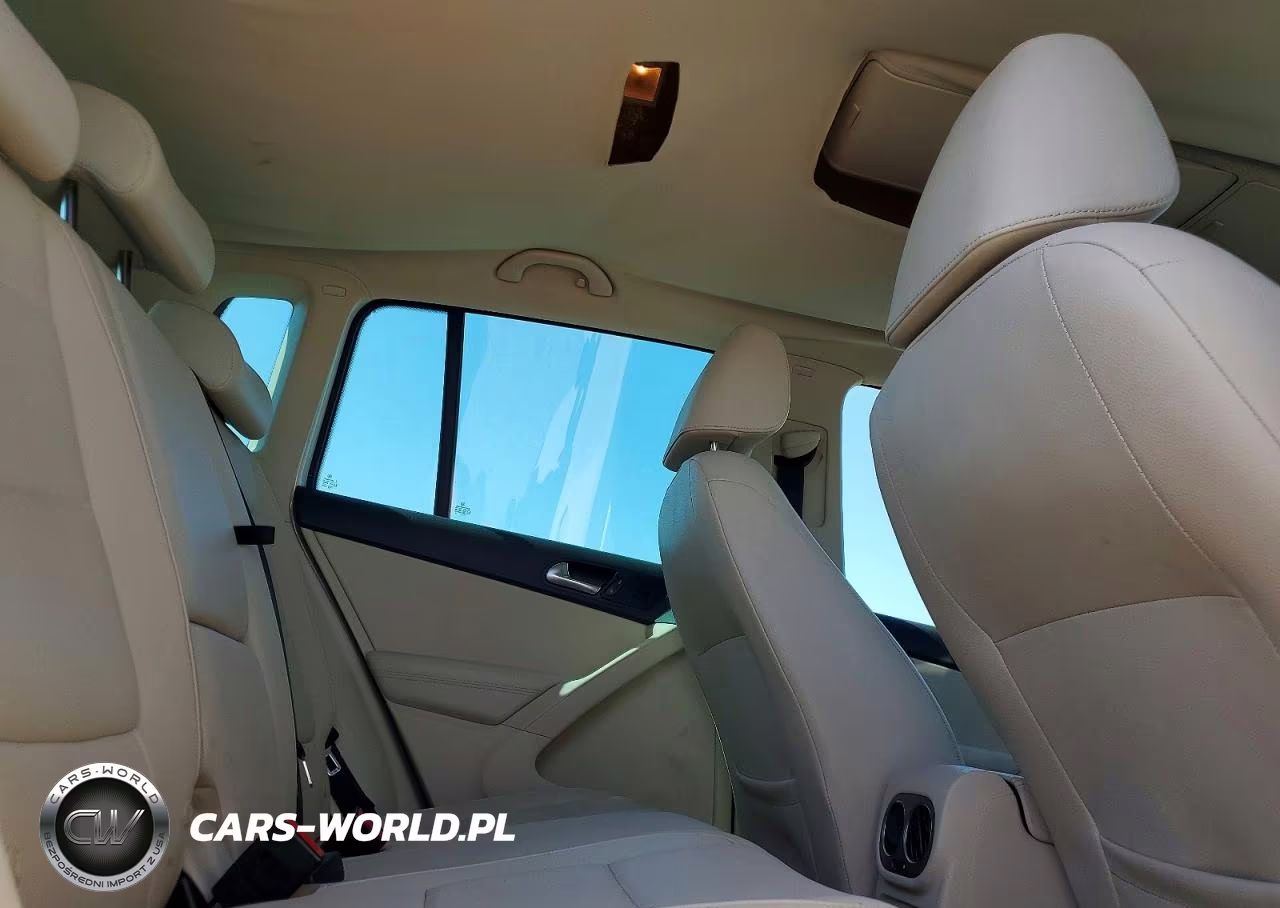 2011 Volkswagen Tiguan S VIN:WVGAV7AXXBW502181 - 10