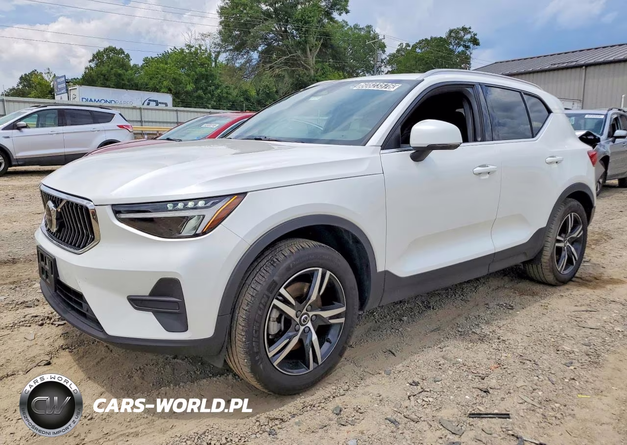 2025 Volvo Xc40 Core – zdjęcie 1 z 13