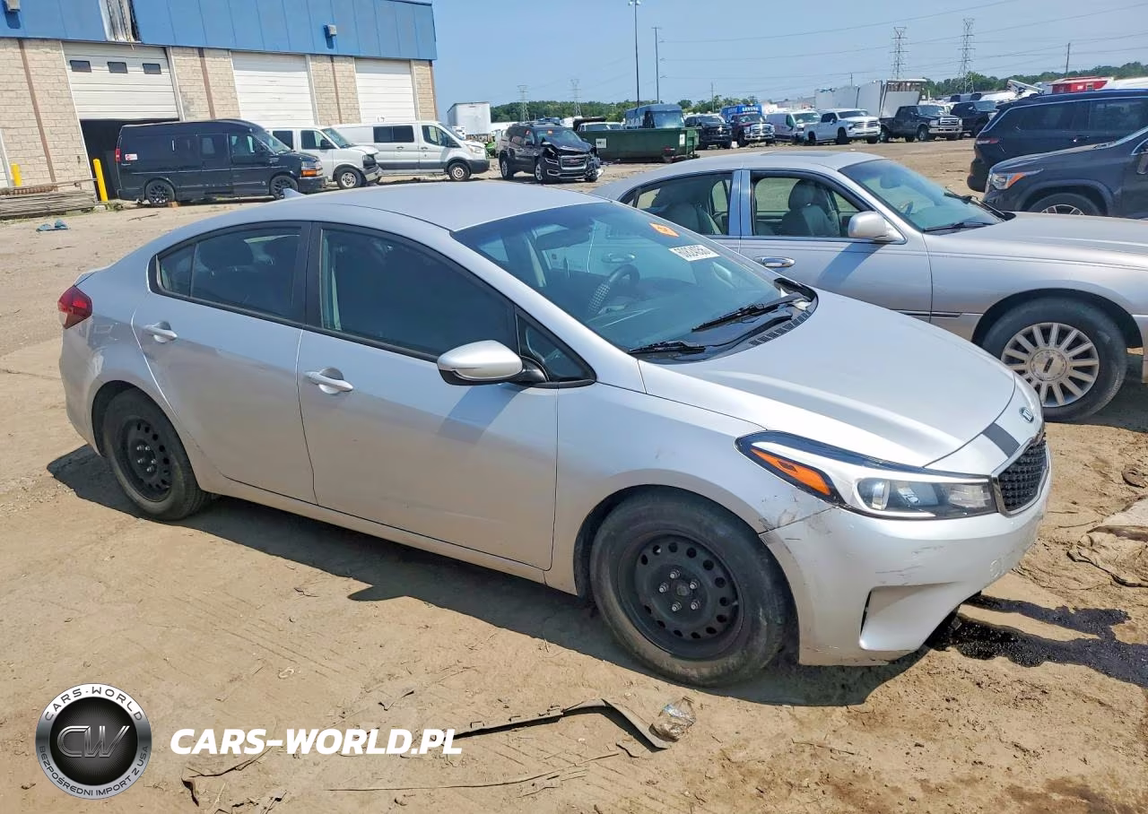 2017 Kia Forte Lx VIN:3KPFK4A70HE027581 - 4
