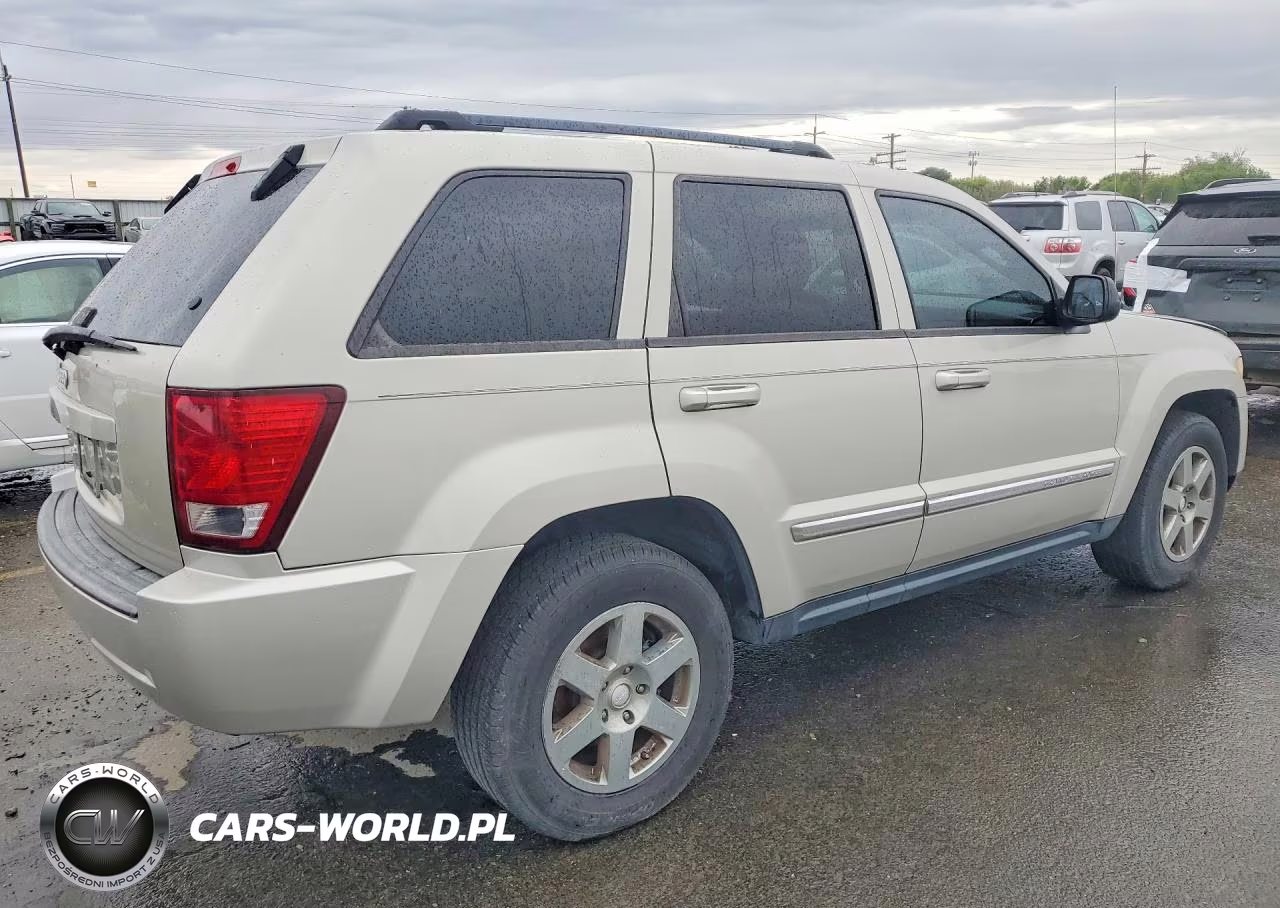 2010 Jeep Grand Cherokee Laredo VIN:1J4PR4GKXAC130753 - 3
