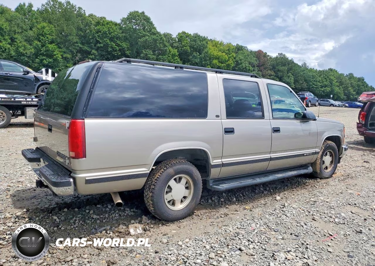 1999 Chevrolet Suburban C1500 VIN:3GNEC16RXXG135718 - 3