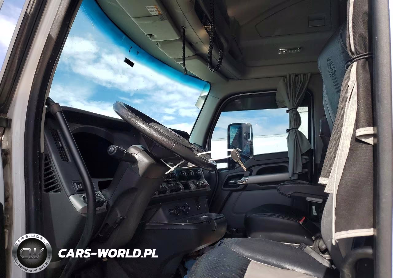 2023 Kenworth T680 Semi Truck VIN:1XKYD49X6PJ240967 - 5